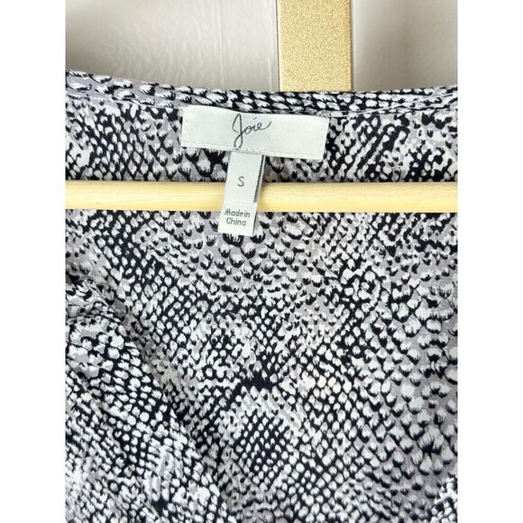 Joie 100% Silk Blouse Sz S Gorgeous Snakeskin Print EUC 3/4 Sleeves Animal Print - Picture 7 of 10